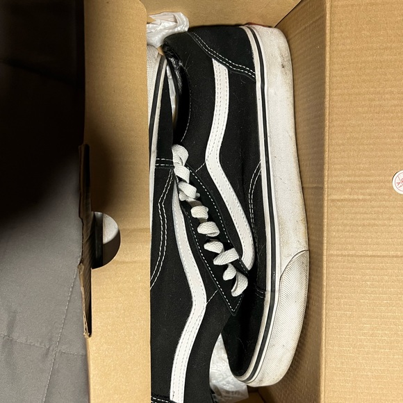 Black and white vans - Picture 1 of 1